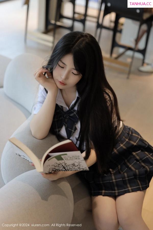   [XiuRen]高清写真图 2024.03.04 No.8173 陈小花 丝袜美腿第32张图片